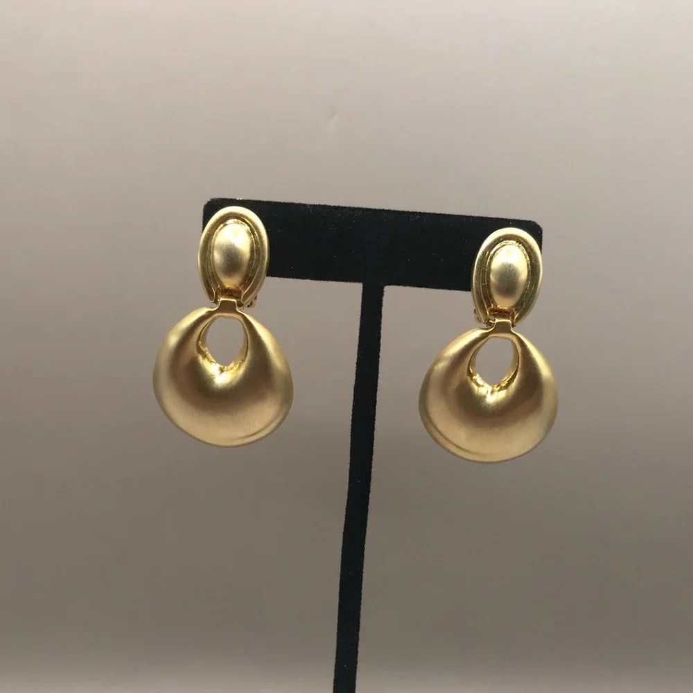 Vintage Gold-Tone Door Knocker Clip on Earrings - Picture 2 of 7